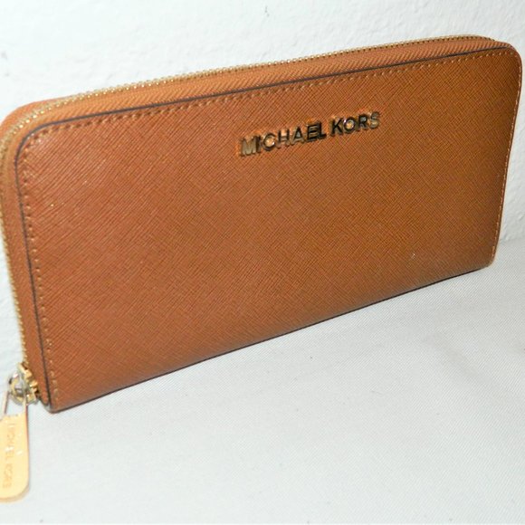 Michael Kors Hamilton Tote with Long Zip Wallet - Picture 10 of 16